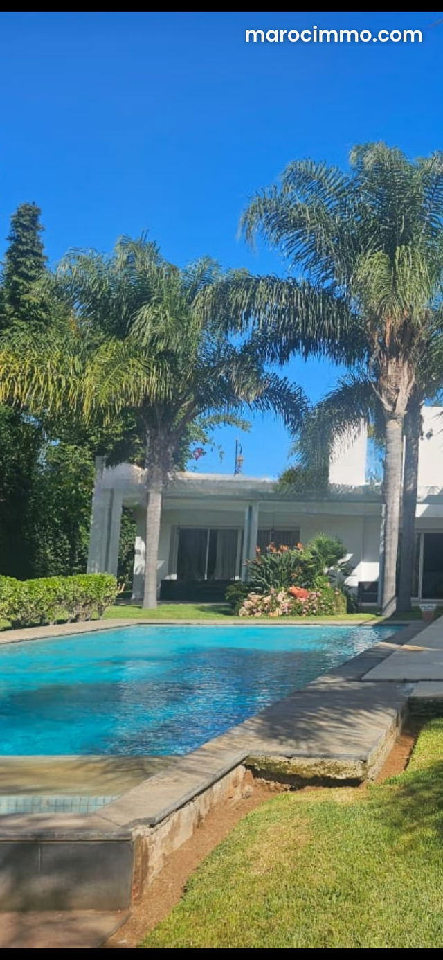 Belle villa moderne 1200m Souisi — Rabat