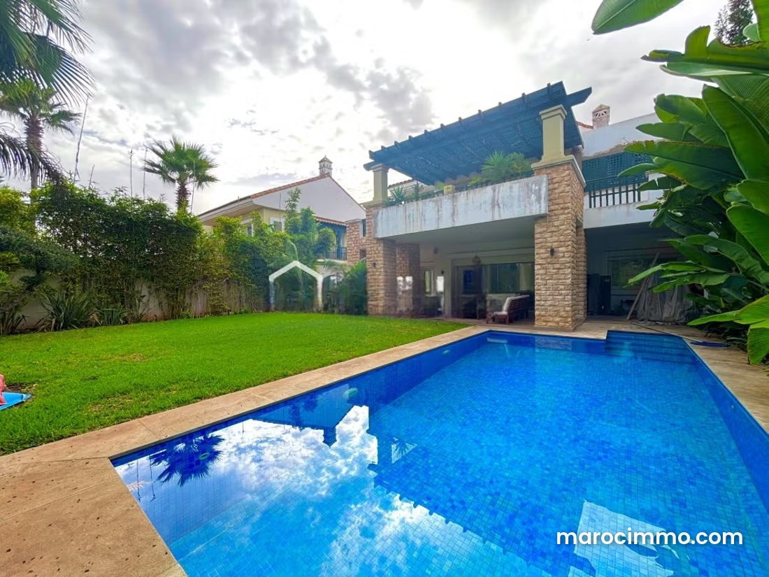 5-Bedroom Villa with Pool, Casablanca Finance City — Casablanca