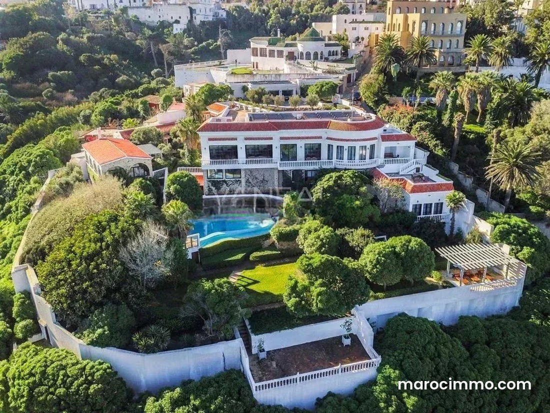 Villa vue mer à Cap Spartel, Tanger, prestige en bord de côte — Tanger