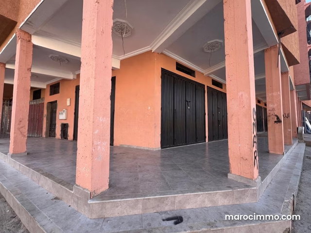 Maison R2 et grand local commercial — 3