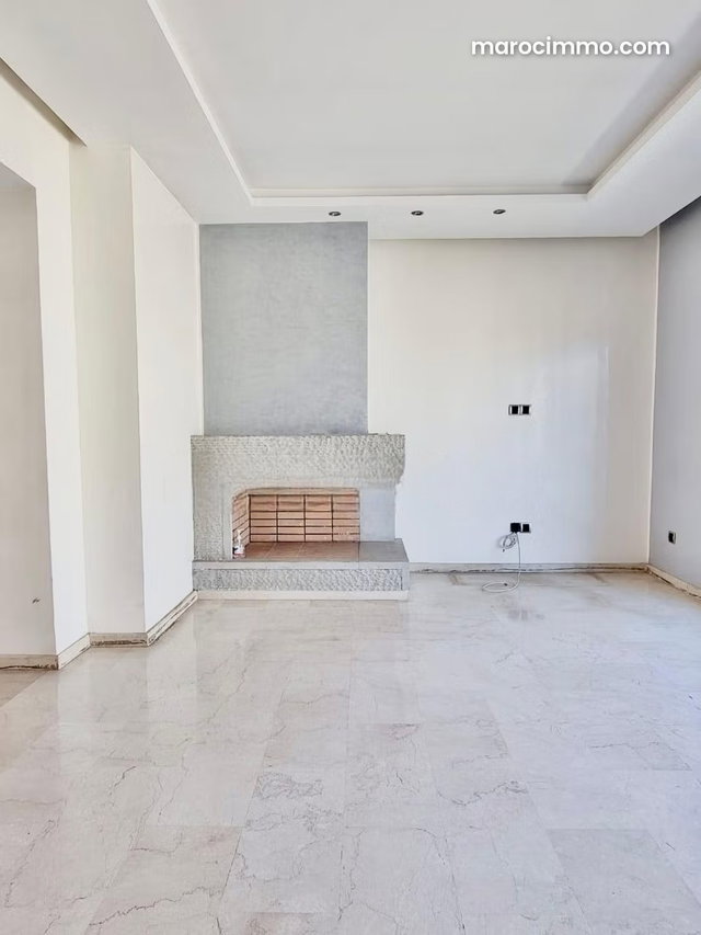 Bel appartement vide au Triangle d'Or — 2