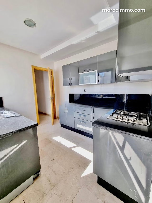 Bel appartement vide au Triangle d'Or — 4