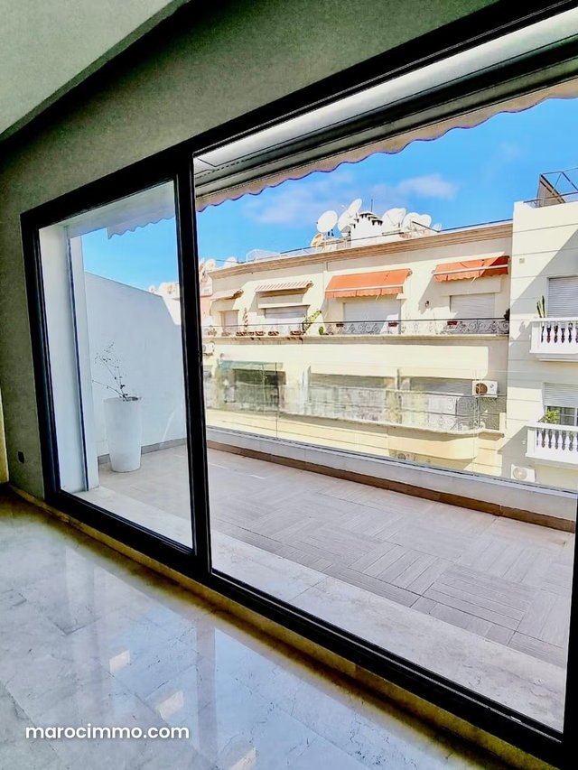 Bel appartement vide au Triangle d'Or — 3
