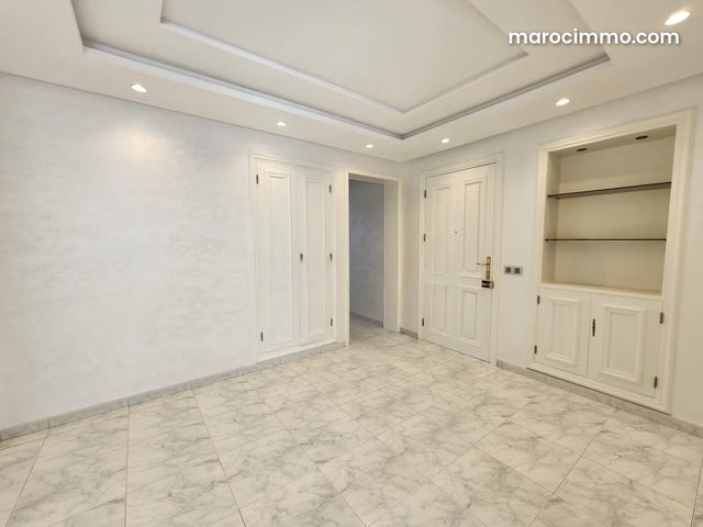 Magnifique appartement avec terrasse, Racine — 4