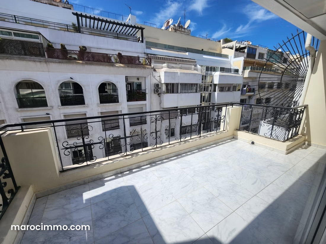 Top-Floor Apartment with Terrace in Racine, Casablanca — Casablanca