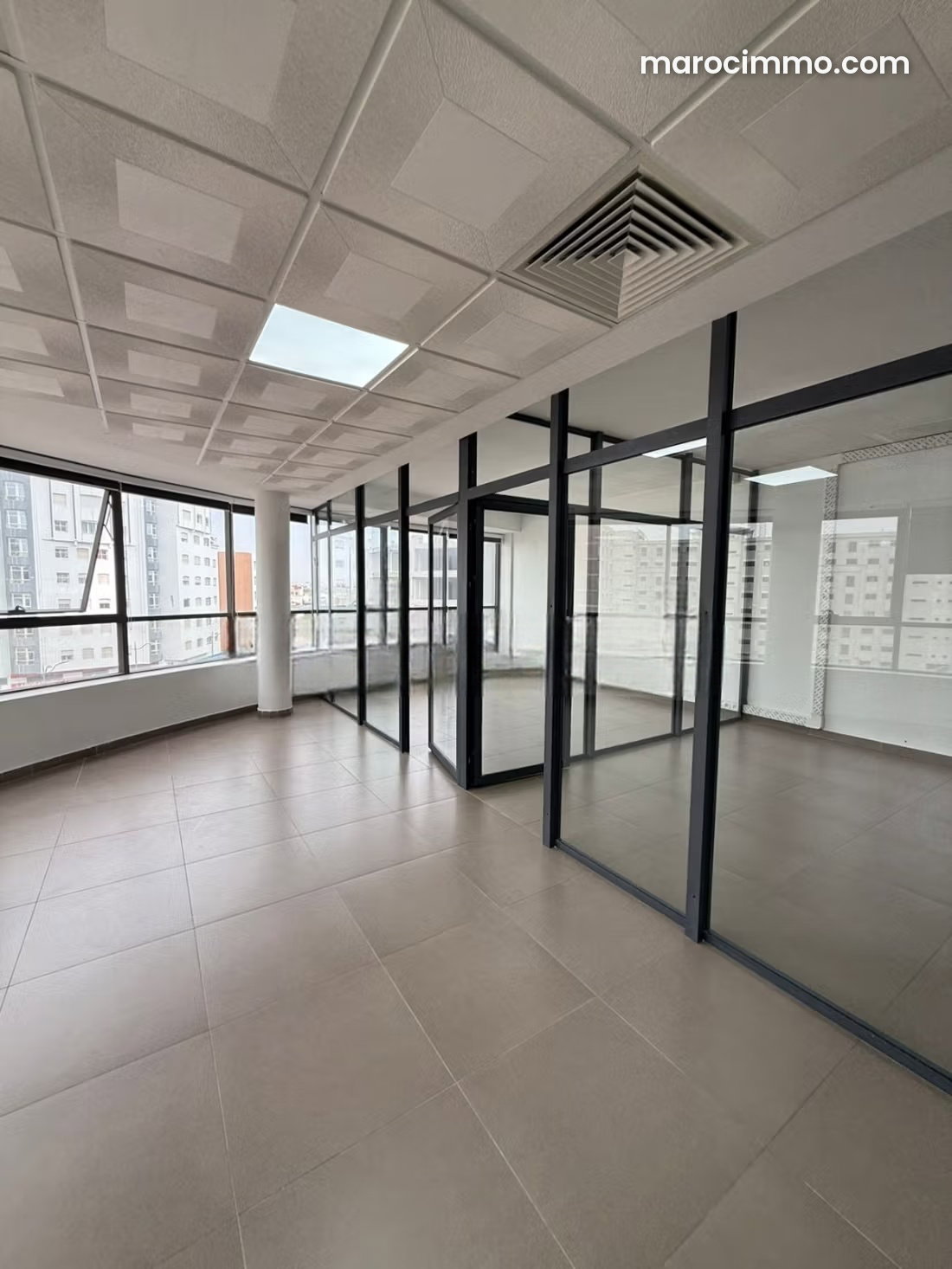 130 sqm office for rent in Agadir’s New Town with avenue views — Agadir