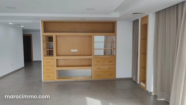 Bureau à louer À Agadir bay — 4