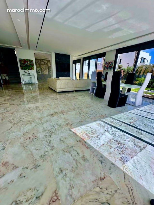 Magnifique Villa à El Menzeh à Louer — 4