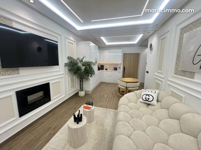 Superbe studio F2 meublé en plein centre — 2