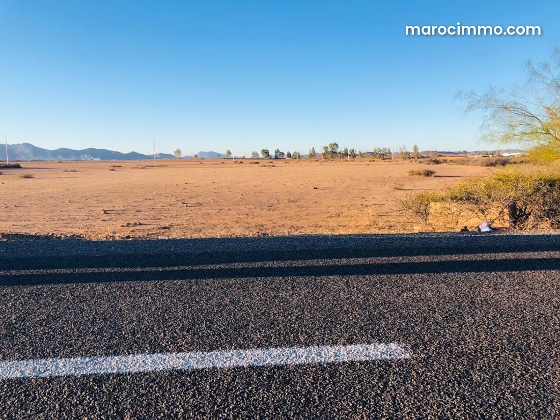 أرض استراتيجية للبيع على طريق الدار البيضاء في مراكش — مراكش