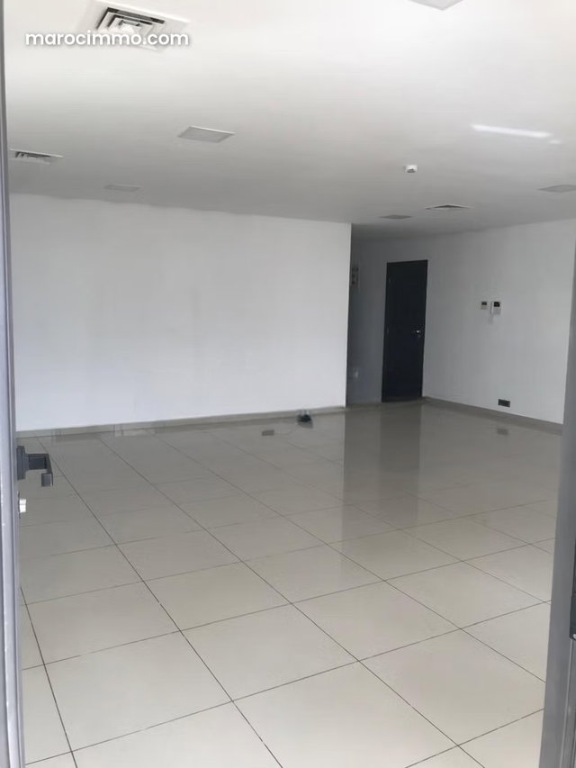 Plateaux de bureau de 124m a louer — 2
