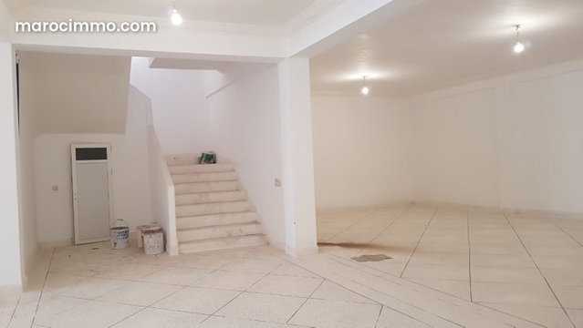 Commercial Building 876m2 Covered for Sale — 3