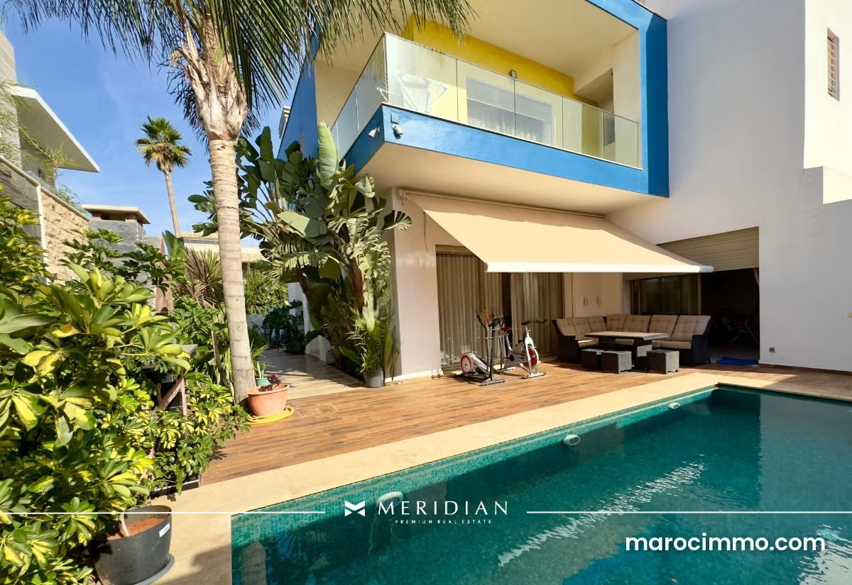 Villa haut standing à vendre à Bouskoura centre — Bouskoura