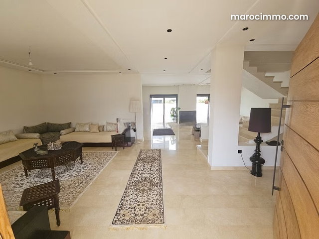 Beautiful New 5 Bedroom Villa with Pool — 4