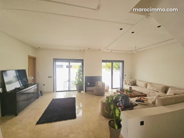 Beautiful New 5 Bedroom Villa with Pool — 2