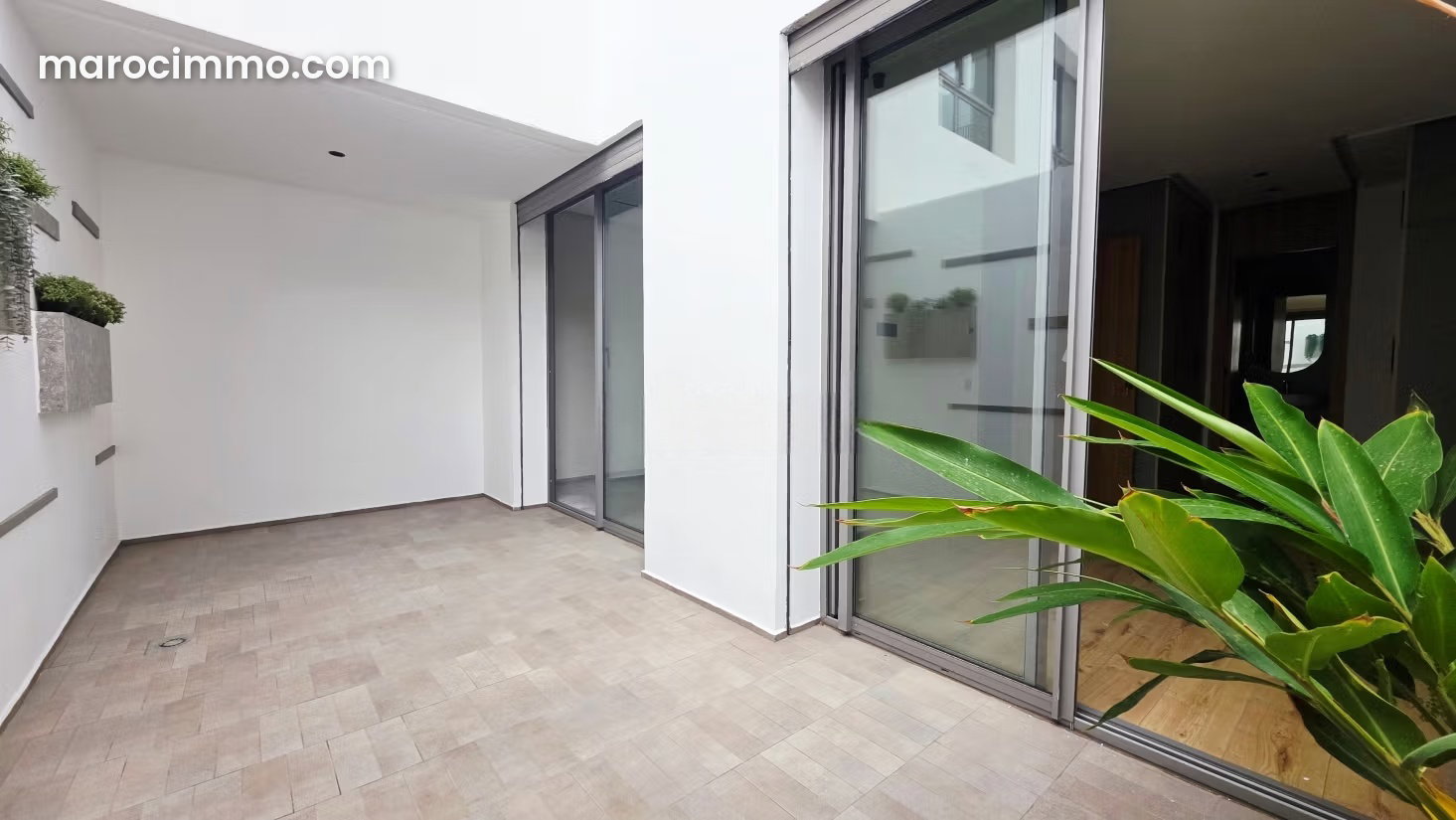 Furnished Apartment with Terrace in Maârif Extension, Casablanca — Casablanca