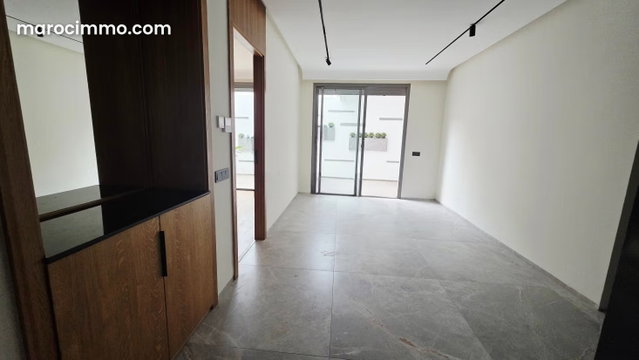 Top studio tout neuf avec terrasse — 4