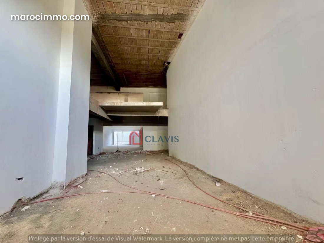Local commercial 183 m², Hermitage, Casablanca, face TRAM T2 — Casablanca