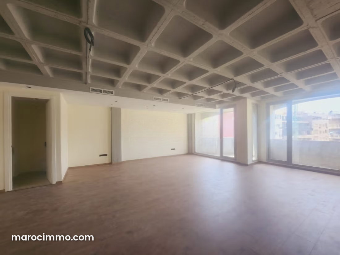 71 m² South-Facing Office with Parking, C.I.L Casablanca — Casablanca