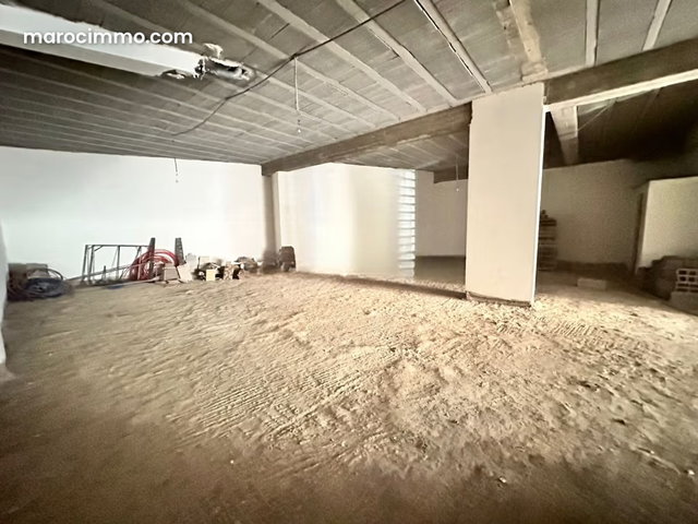 Beau local commercial en location — 3