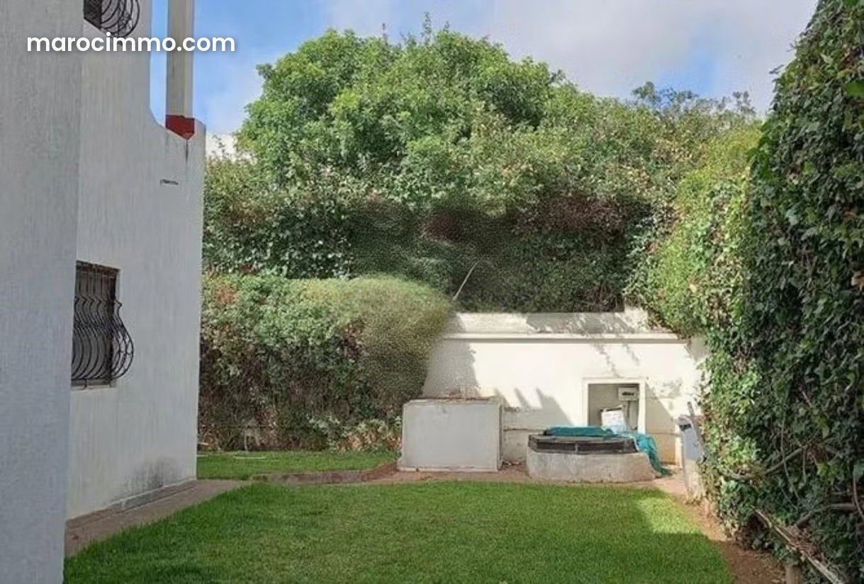 Villa 850 m² Souissi, Rabat : 6 chambres, usage mixte possible — Rabat