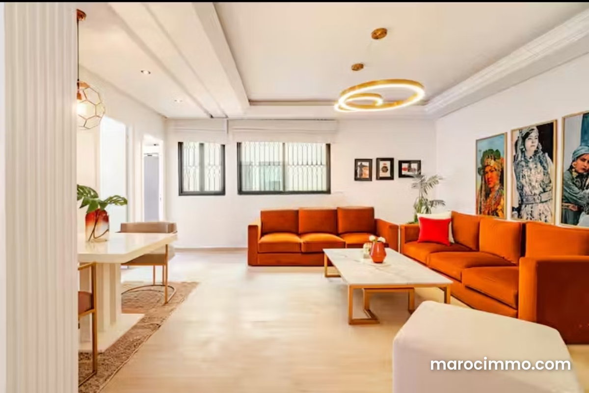 Bel appartement en location à Sidi Abbad. Surface de 90 m². Bien meublé