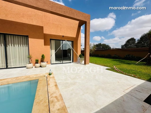 Ground-Floor Villa – 4 Suites – Private Pool — 4