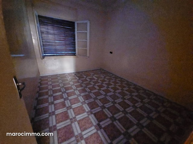 Vend Mur Local Commercial 73 m² — 4