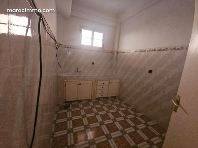 Vend Mur Local Commercial 73 m² — 2