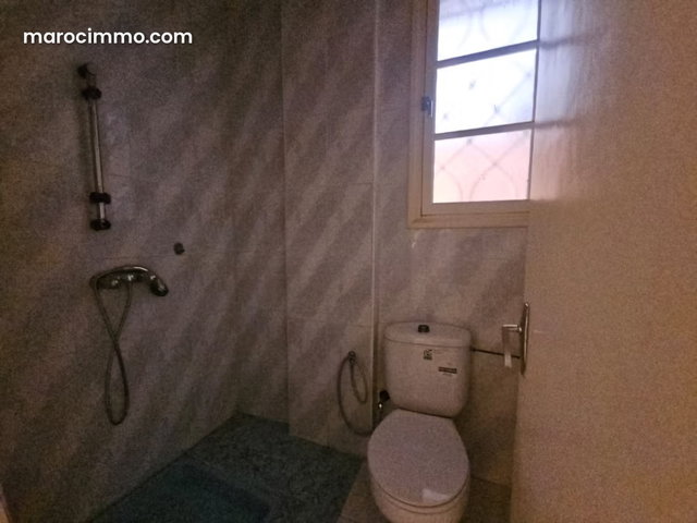 Vend Mur Local Commercial 73 m² — 5