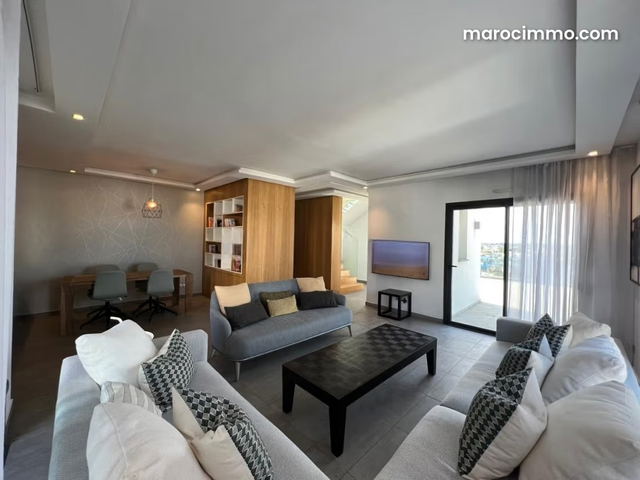 Penthouse joliment meublé avec une grande terrasse en location longue durée à CFC — الدار البيضاء