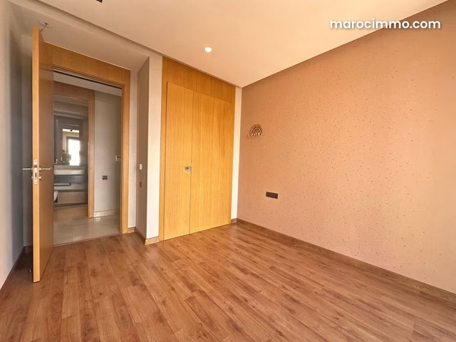 Très bel appartement en location à Ferme Bretonne Hay Arraha. Surface totale 140 m². Ascenseur et garage — 5
