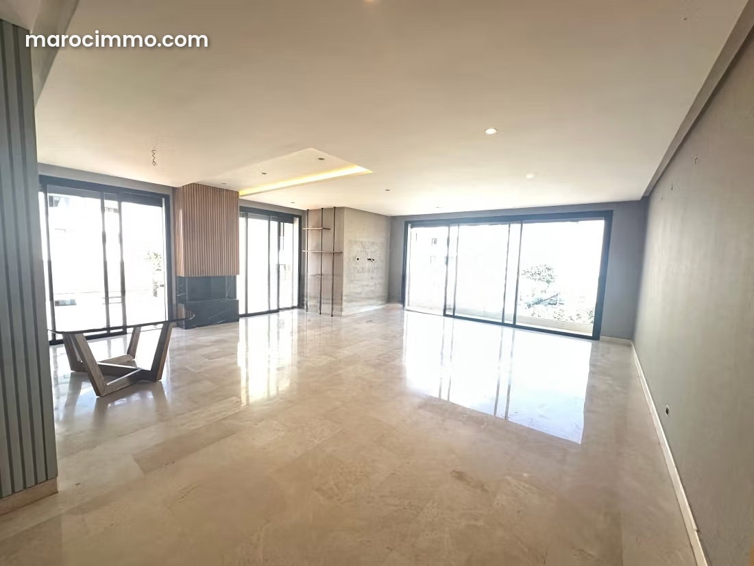 140 sqm Apartment with Terrace, Ferme Bretone, Casablanca — Casablanca