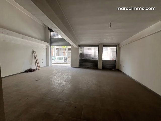 Local commercial en location à Les Hôpitaux. Surface de 142 m² — 2