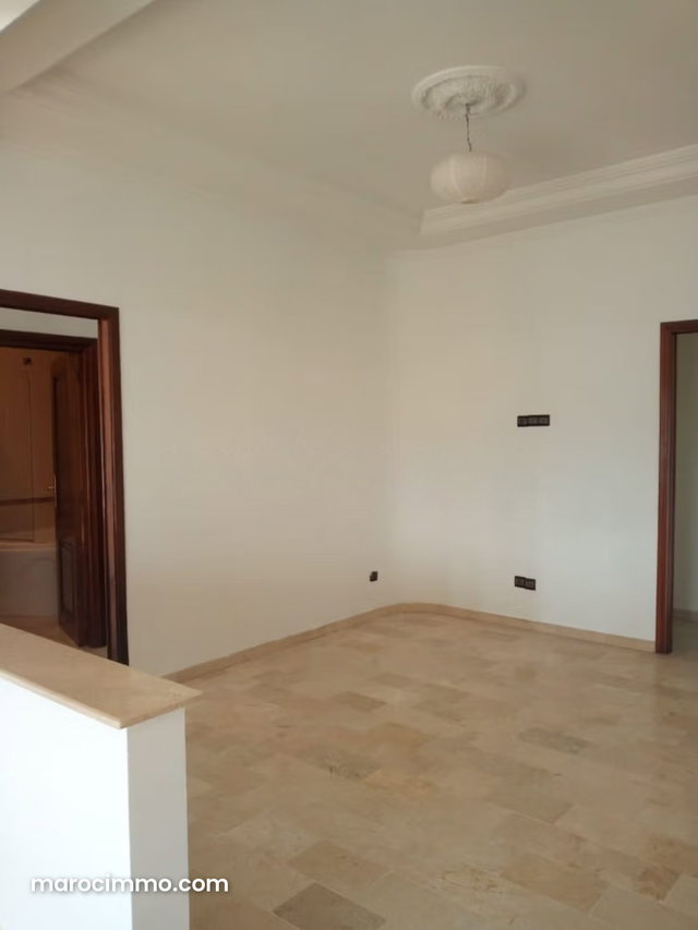 Appartement a louer a l'agdal avec terrasse — 5