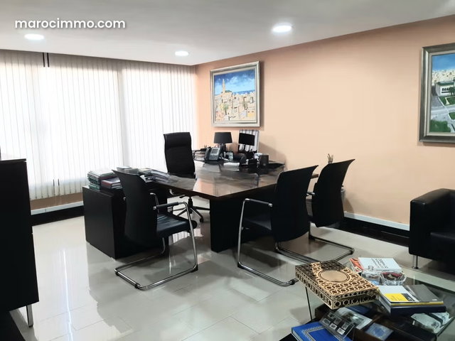 URGENT: Exceptional Office Space for Sale. 1000 M — 3
