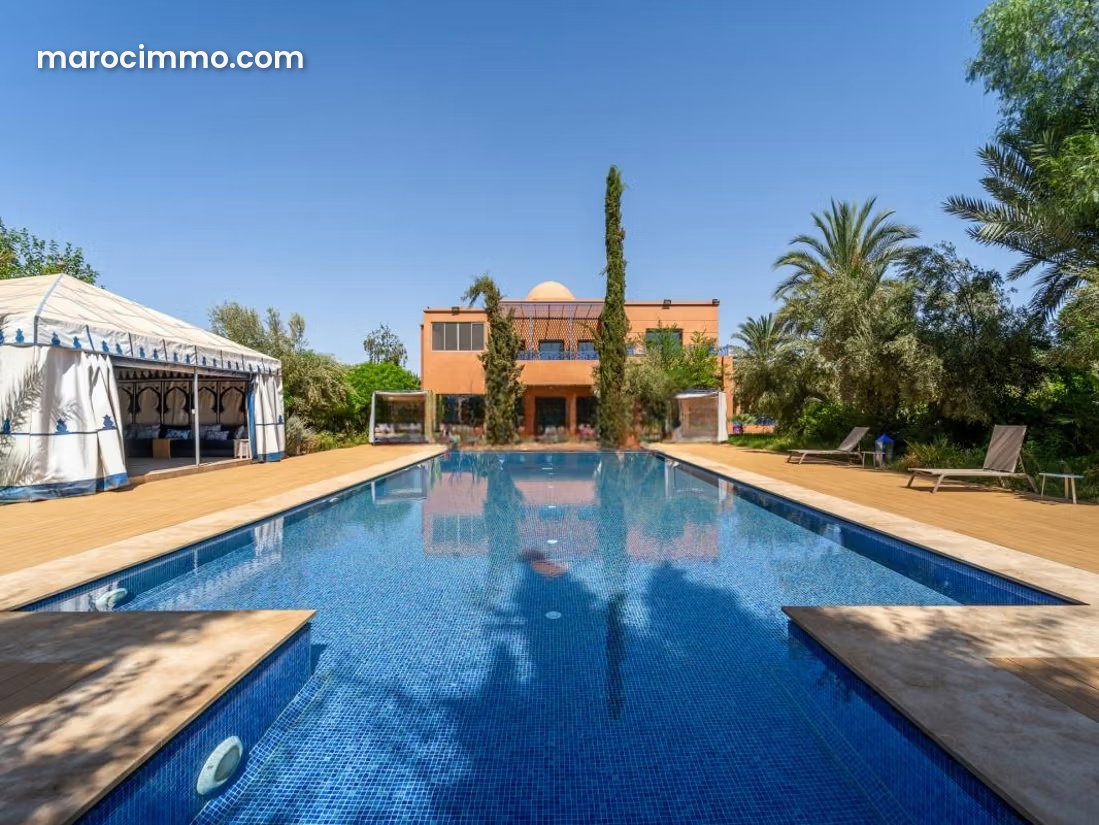 Villa victorienne 1500 m², 2,6 ha de parc, Route de Ouarzazate — Marrakech