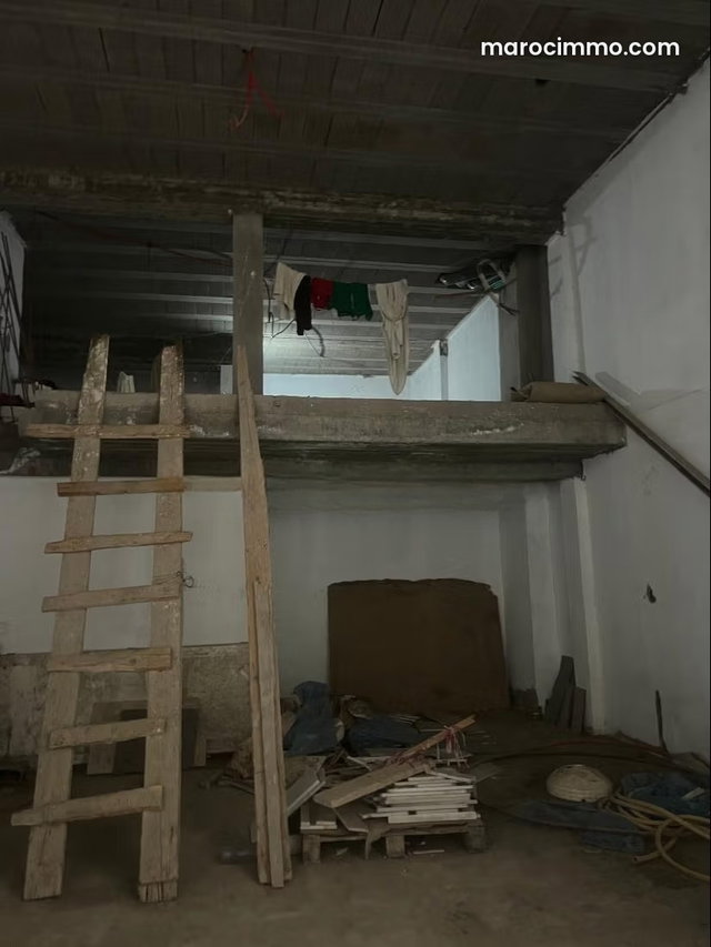 Local commercial à vendre à Route de Safi. Superficie 141 m². Prestation de conciergerie, air conditionné — 3