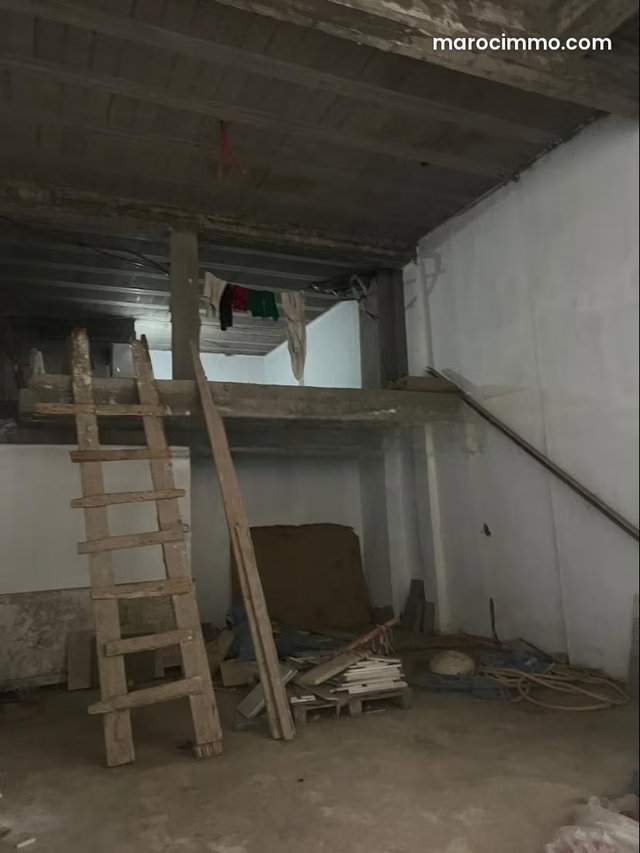 Local commercial à vendre à Route de Safi. Superficie 141 m². Prestation de conciergerie, air conditionné — 4