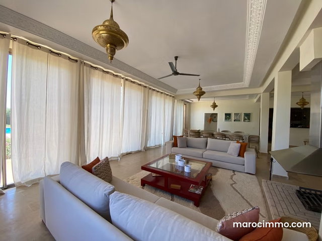 Vente villa à km 27 route ourika — 2