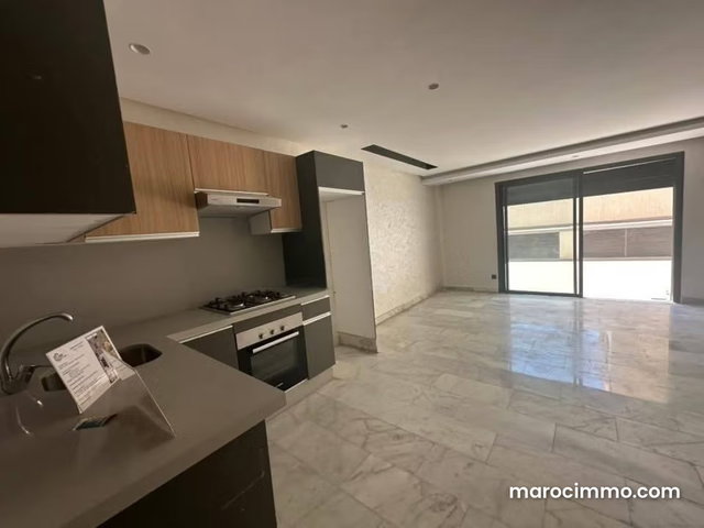 Vente d'un bel appartement avec terrasse à Bourgogne Ouest. 2 grandes pièces. Terrasse et ascenseur — 2