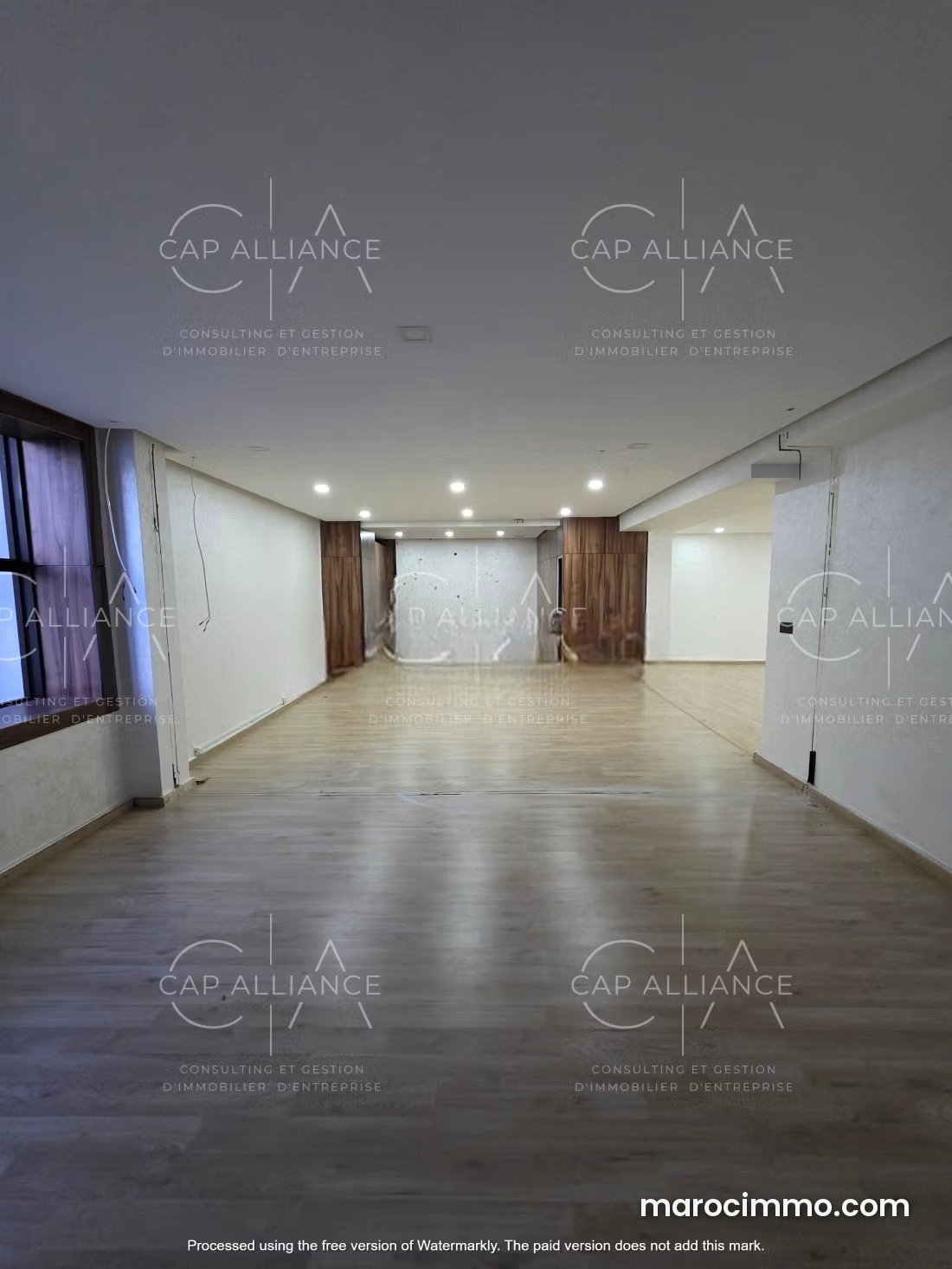 92 m² Office for Rent in the De La Plage Neighborhood, Tangier — Tangier