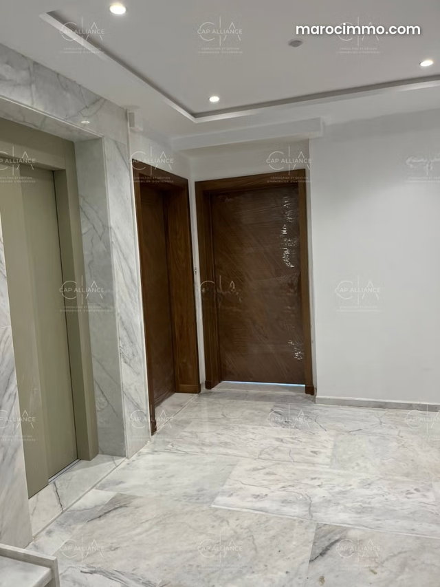 Location de bureaux à Dher Lahmam. Superficie 65 m². Concierge — 2