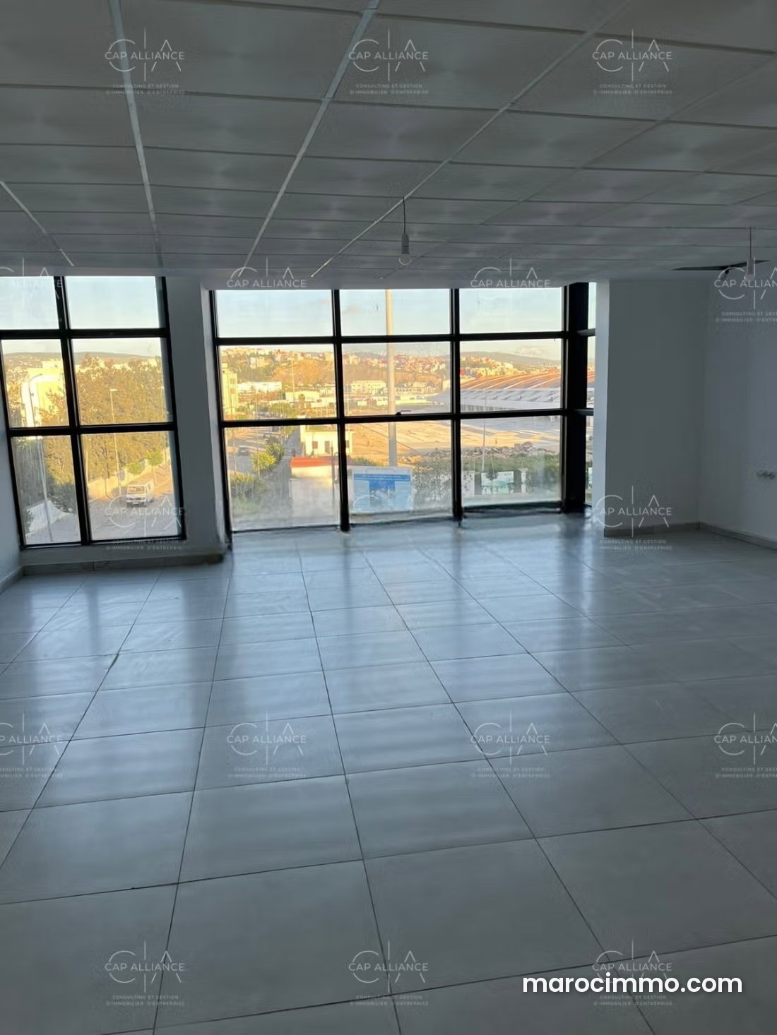 65 sqm Office for Rent in Dher Lahmam, Tangier – Secure Building with Elevator — Tangier