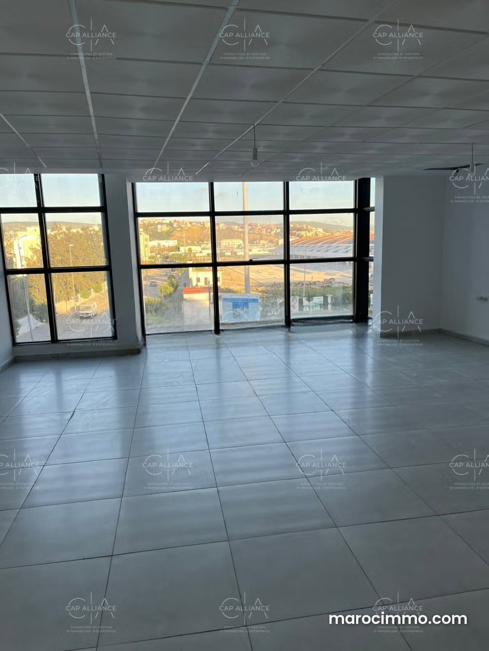 Location de bureaux à Dher Lahmam. Superficie 65 m². Concierge