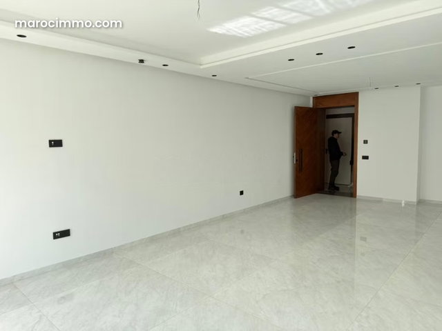 Luxury Apartment in Malabata Hills — 3