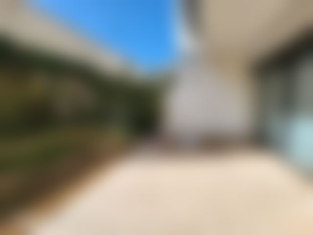 شقة بحديقتين وترّاسات مشرقة للإيجار بعين الذياب الدار البيضاء — الدار البيضاء