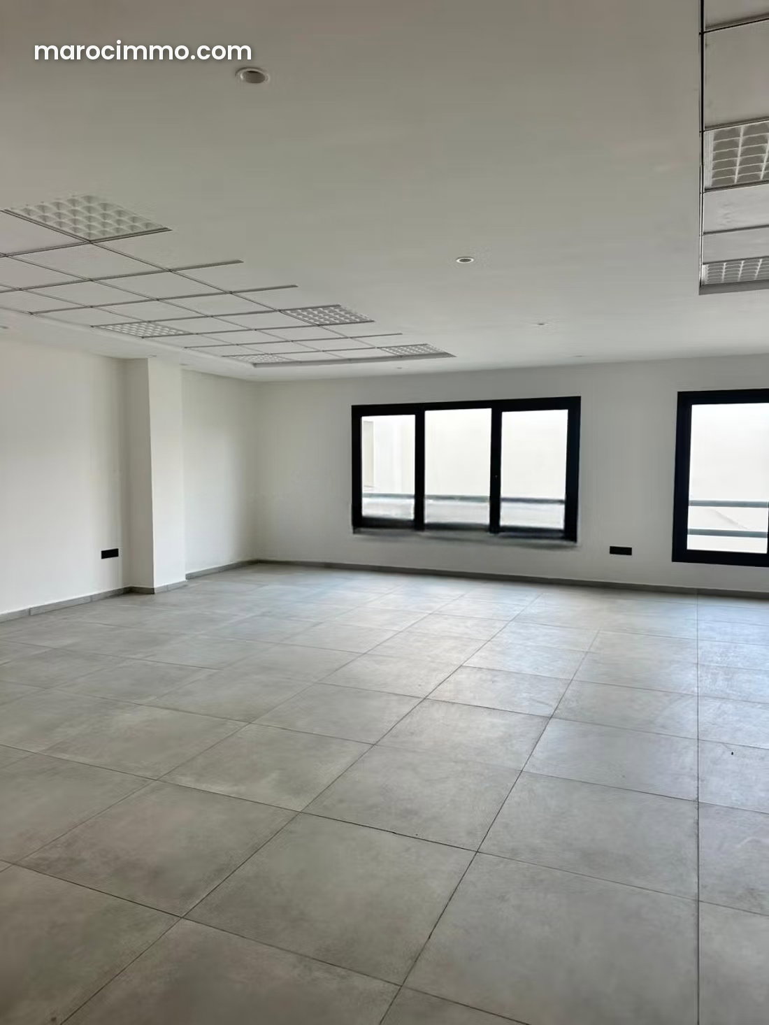 82 m² Office for Rent, Agdal, Rabat, with Garage and Elevator — Rabat