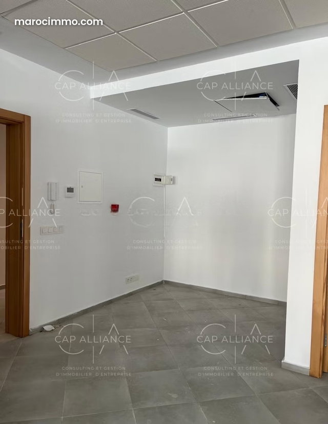 Beaux bureaux à louer. Superficie 60 m² — 3