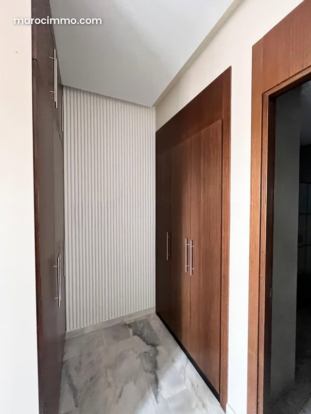 Très bel appartement en location à Oasis. 1 chambre. Télévision — 5